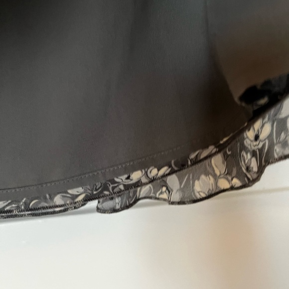 NWT Ann Taylor Loft gray tiered ruffle skirt - Picture 5 of 5